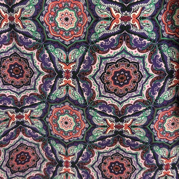 Women’s Victorias Secret Geometric Patterned sleep shirt. Size L/G - Picture 3 of 5